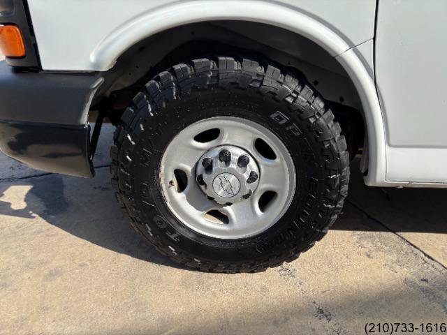 Used 2016 Chevrolet Express 2500 RWD image 31