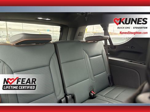 Used 2025 GMC Yukon XL AT4 image 44