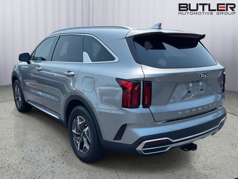 Used 2021 Kia Sorento S FWD image 2