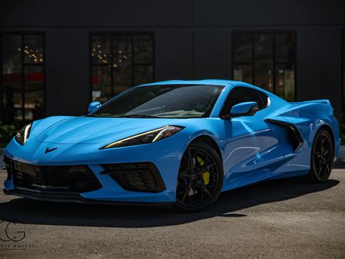 Used 2022 Chevrolet Corvette Stingray Preferred Cpe w/ Z51 Performance Package RWD image 3