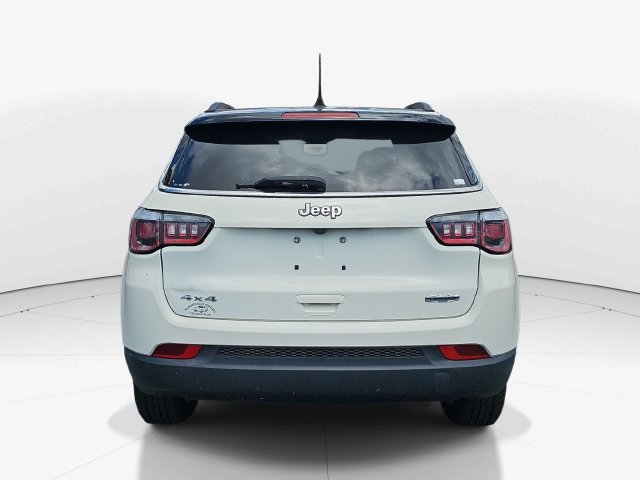 Used 2020 Jeep Compass Latitude w/ Cold Weather Group AWD/4WD image 5