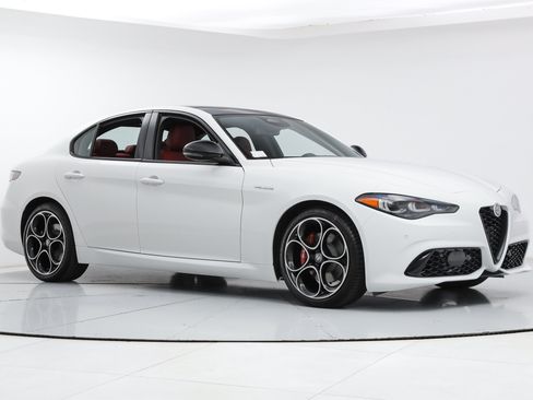 New 2026 Alfa Romeo Giulia w/ Driving Assist Package RWD image 7