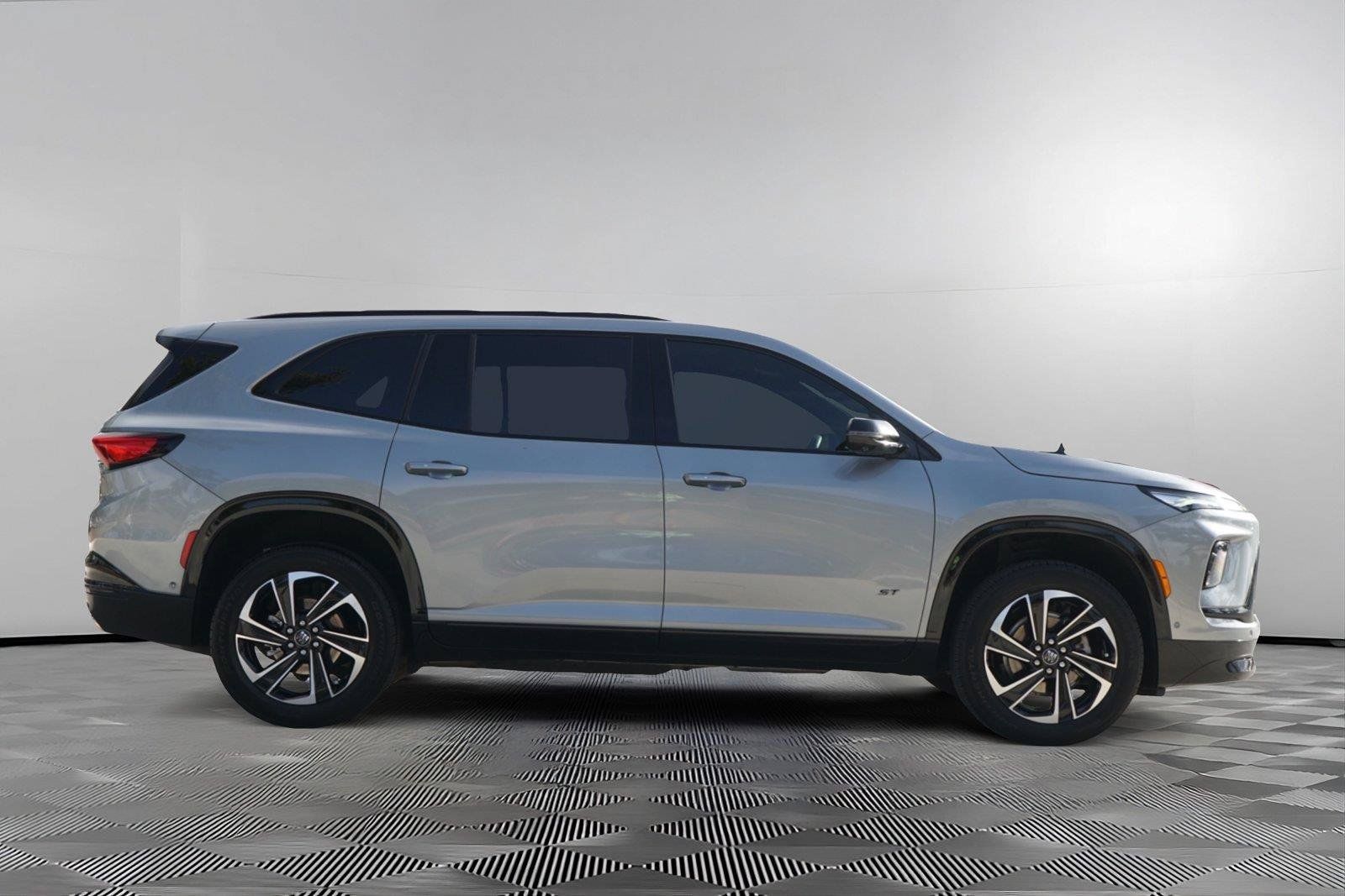 Used 2025 Buick Enclave Sport Touring w/ Super Cruise Package FWD image 4