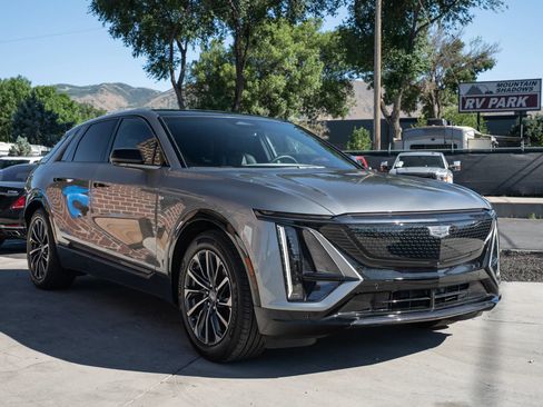 Used 2025 Cadillac Lyriq Sport AWD/4WD image 11