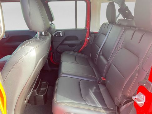 Used 2025 Jeep Wrangler Unlimited Sahara w/ Safety Group AWD/4WD image 25