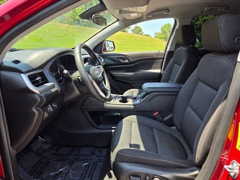 Used 2023 GMC Acadia SLE w/ Driver Convenience Package FWD image 9