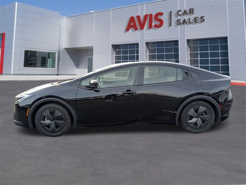 Used 2025 Toyota Prius LE image 2