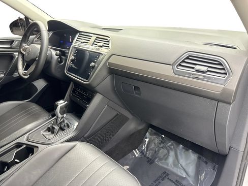 Used 2023 Volkswagen Tiguan SE w/ Panoramic Sunroof Package FWD image 55