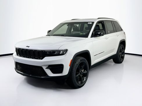 Used 2023 Jeep Grand Cherokee Altitude AWD/4WD image 1