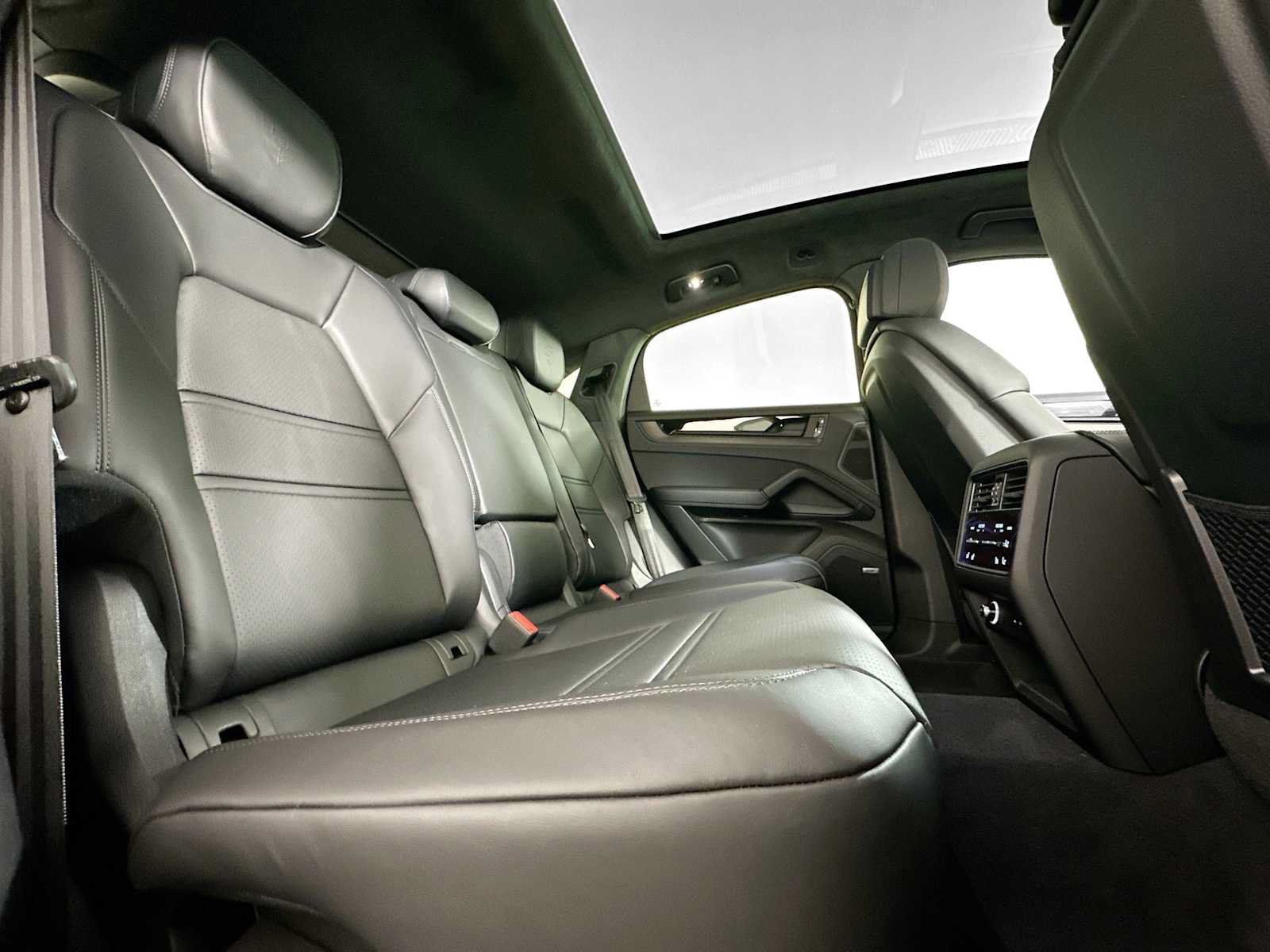 Certified 2025 Porsche Cayenne GTS AWD/4WD image 27