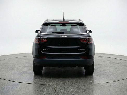 Used 2025 Jeep Compass Latitude AWD/4WD image 7