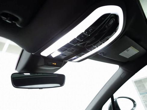 Certified 2025 Porsche Macan image 26