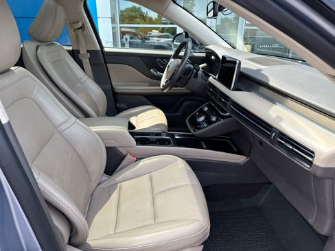 Used 2022 Lincoln Corsair AWD w/ Premium Package image 4