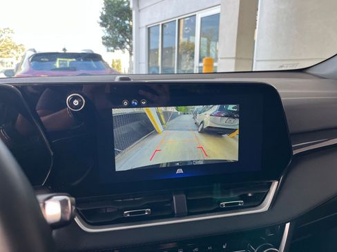 Used 2025 Chevrolet Equinox LT image 17