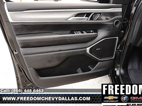 Used 2025 Jeep Wagoneer L Series II AWD/4WD image 33