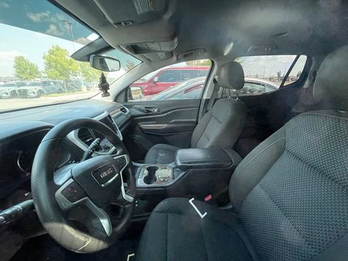 Used 2021 GMC Acadia SLE w/ Driver Convenience Package FWD image 4