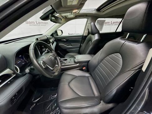 Used 2024 Toyota Highlander XLE image 19