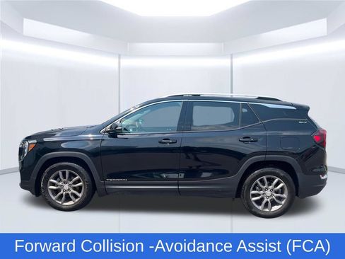 Used 2024 GMC Terrain SLT FWD image 2