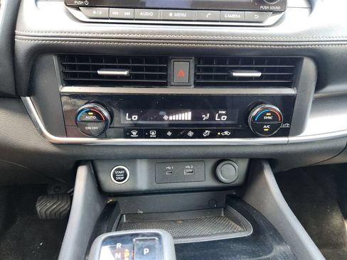 Used 2023 Nissan Rogue SV FWD image 18
