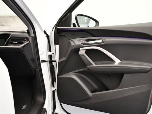 Used 2025 Audi Q5 Premium w/ Convenience Package image 44