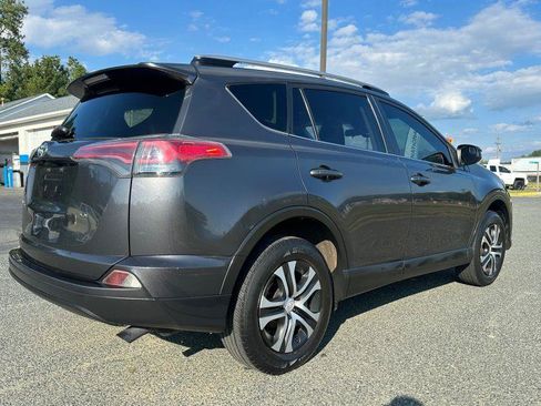 Used 2017 Toyota RAV4 LE FWD image 5