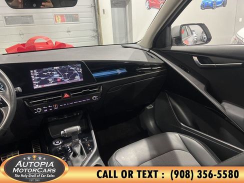 Used 2023 Kia Niro EX Touring image 21