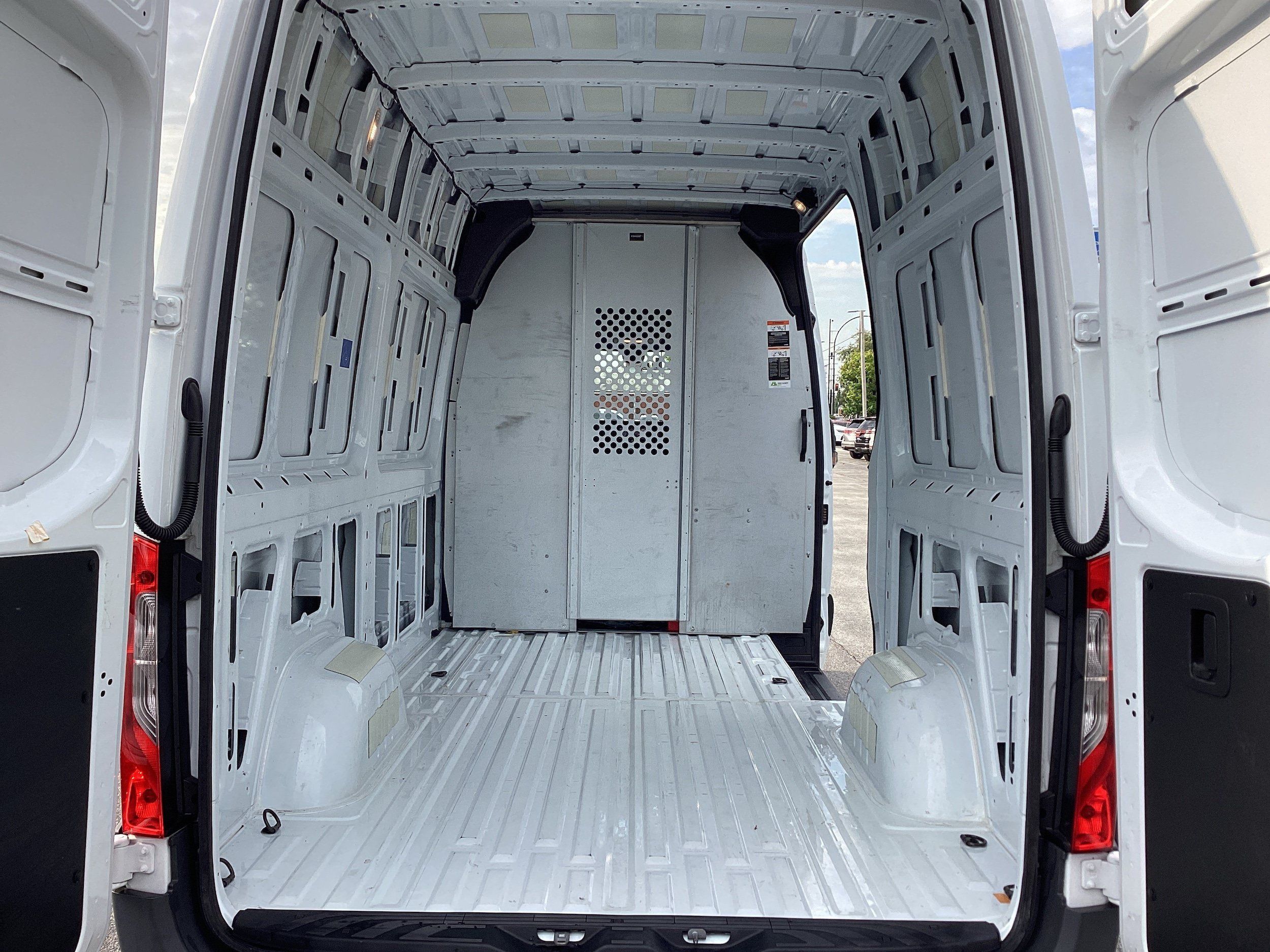 Used 2024 Mercedes-Benz Sprinter 2500 w/ Acoustic Package image 15