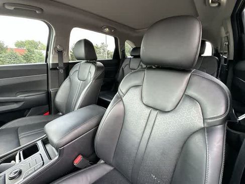 Used 2023 Kia Sorento S w/ Panoramic Sunroof Package AWD/4WD image 17