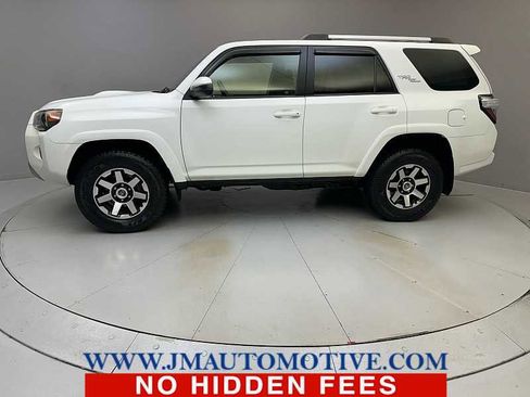 Used 2017 Toyota 4Runner TRD Off-Road image 2