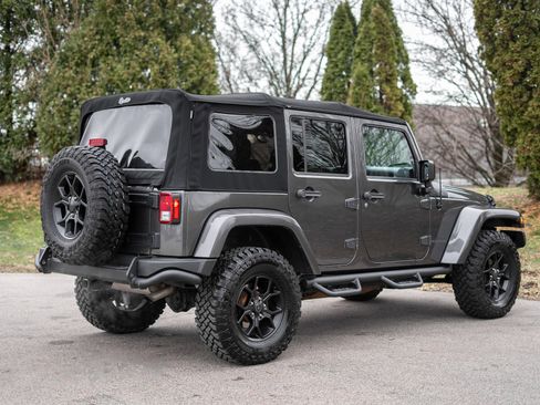 Used 2016 Jeep Wrangler Unlimited Sahara image 5
