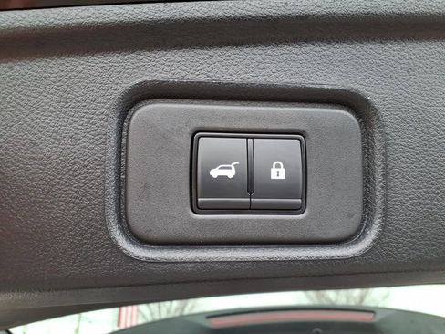 Certified 2025 Nissan Pathfinder Platinum w/ Black Appearance Package image 11