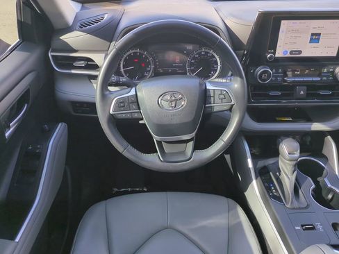 Certified 2023 Toyota Highlander XLE image 15