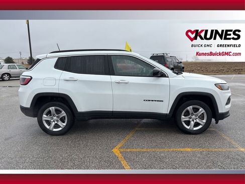 Used 2023 Jeep Compass Latitude AWD/4WD image 11