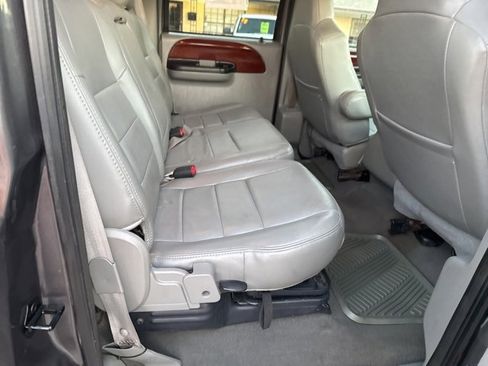 Used 2005 Ford F250 Lariat image 18