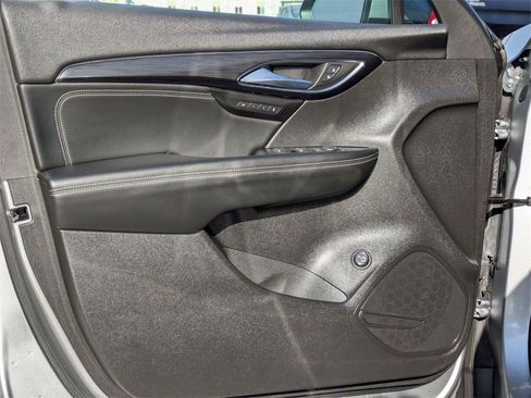 Used 2023 Buick Envision Essence image 11