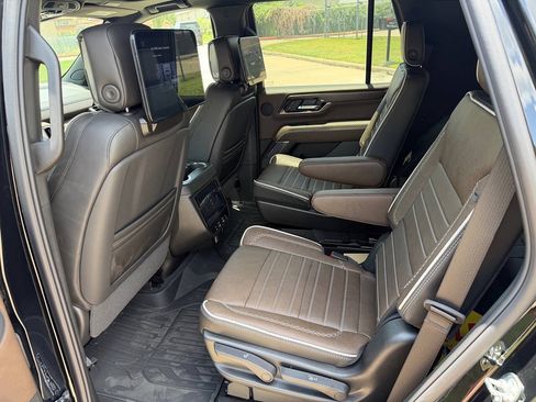 Used 2026 GMC Yukon Denali Ultimate w/ LPO, Floor Liner Package AWD/4WD image 13
