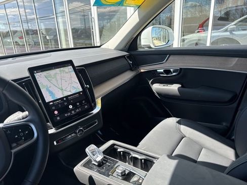 Used 2025 Volvo XC90 B6 Plus image 22