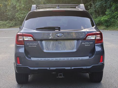 Used 2017 Subaru Outback 3.6R Limited AWD/4WD image 4