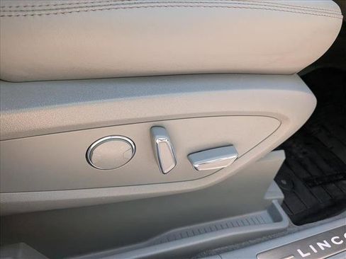 Used 2022 Lincoln Nautilus Reserve AWD/4WD image 13