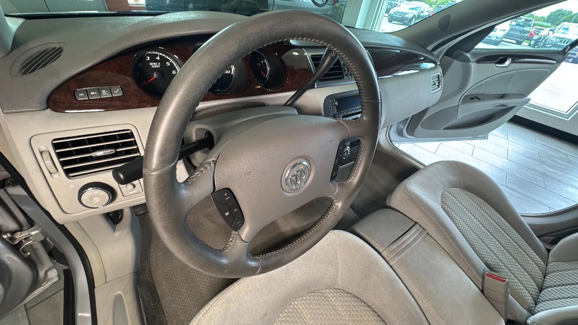 Used 2010 Buick Lucerne CX FWD image 31