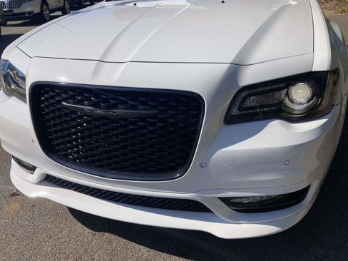 Used 2023 Chrysler 300 Touring L w/ Comfort Group image 11