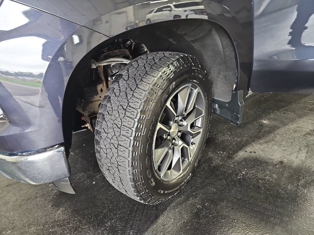 Used 2023 Chevrolet Silverado 1500 LT AWD/4WD image 32
