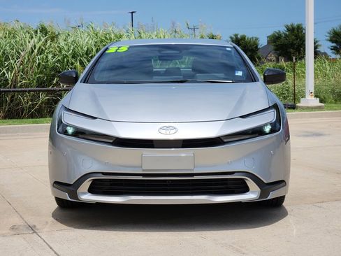 Used 2025 Toyota Prius Plug-In Hybrid FWD image 2