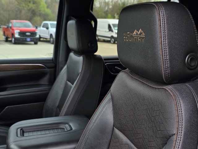 Used 2023 Chevrolet Tahoe High Country AWD/4WD image 26