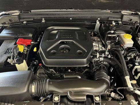 Used 2023 Jeep Wrangler Sport AWD/4WD image 27