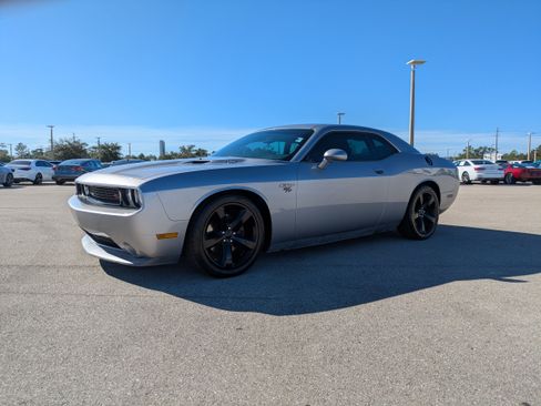 Used 2013 Dodge Challenger R/T Plus image 9
