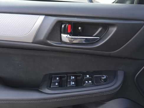 Used 2018 Subaru Outback 2.5i Premium image 17