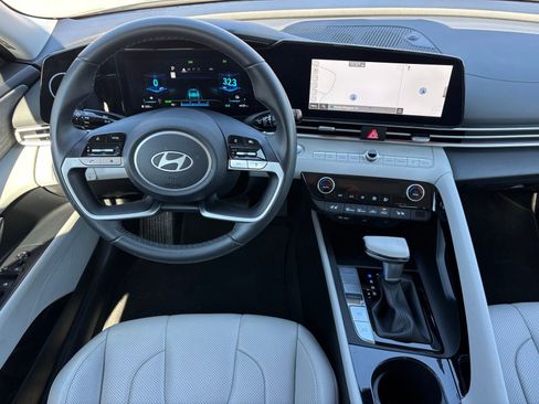 New 2025 Hyundai Elantra Limited FWD image 14
