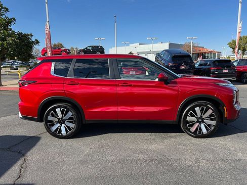 New 2025 Mitsubishi Outlander SE image 6