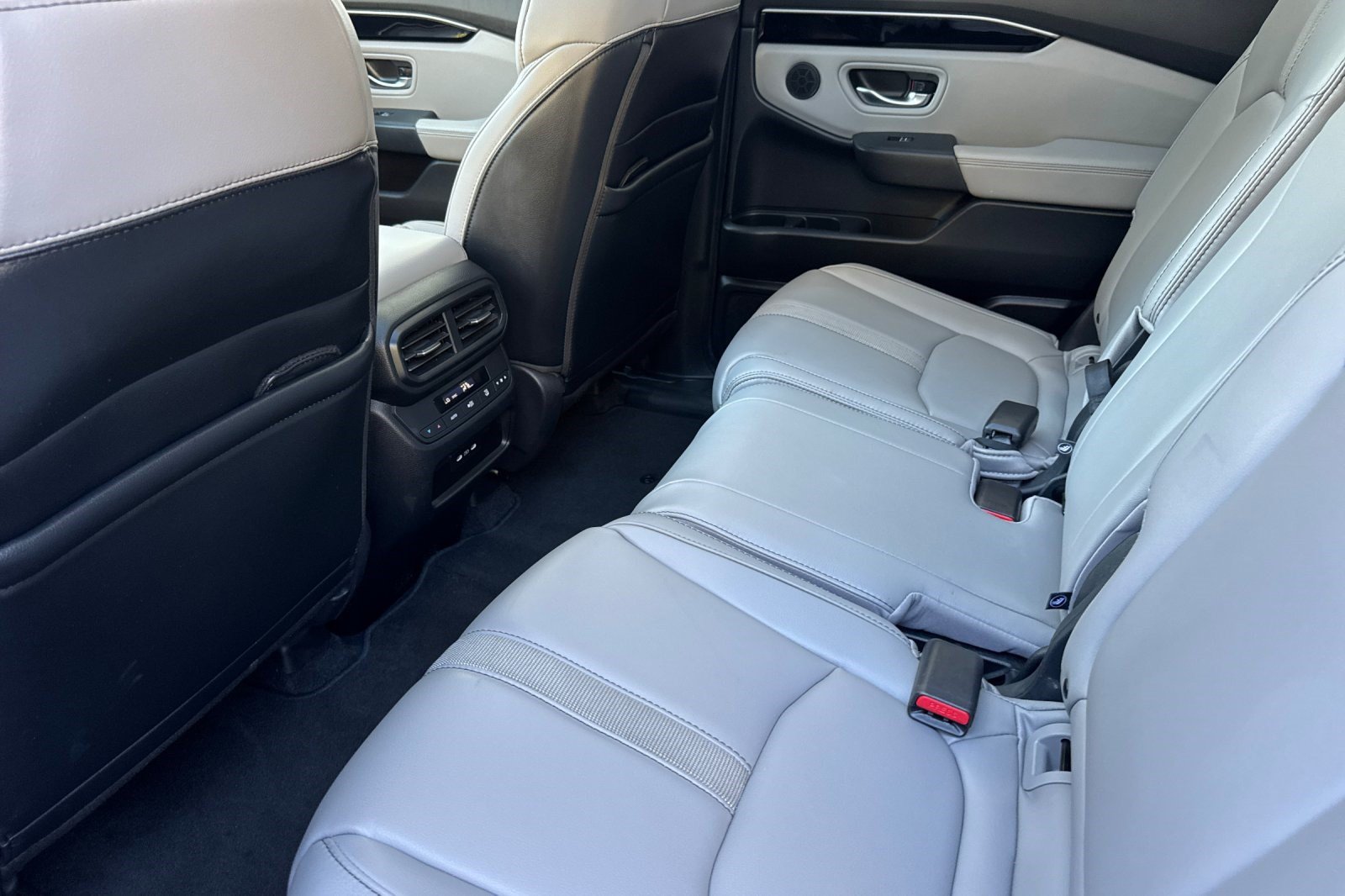 Used 2025 Honda Pilot Touring image 31